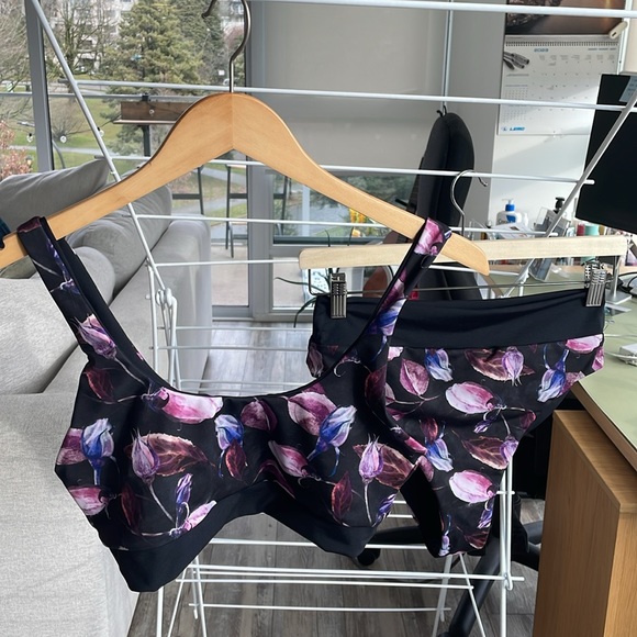 Oraki Happy Vibe Swim Top and Bottoms in Rosebud Print - Picture 5 of 7